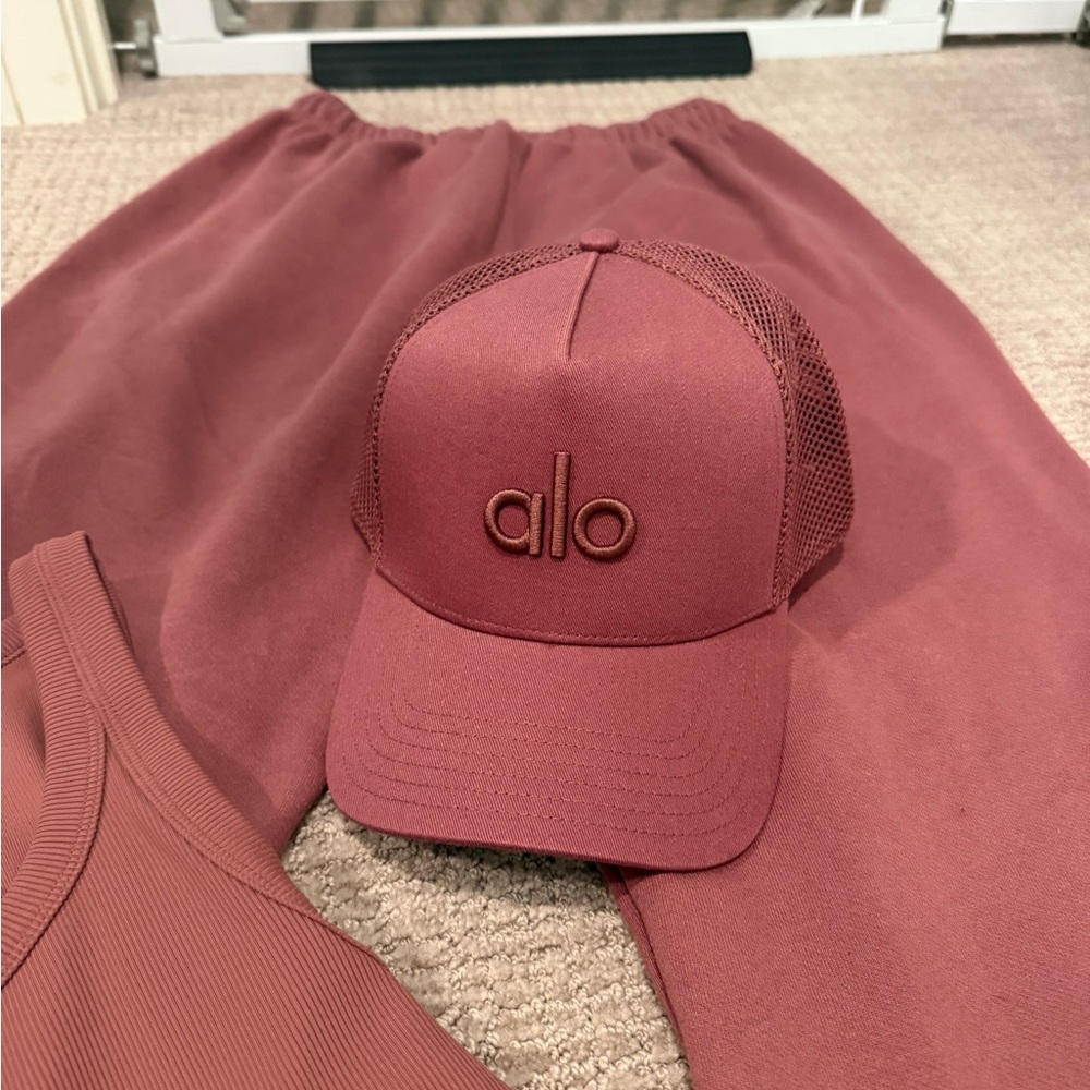 ALO Yoga District Trucker Hat Burgundy Truffle